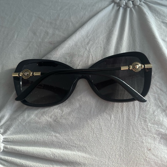 Versace sunglasses - Picture 2 of 5
